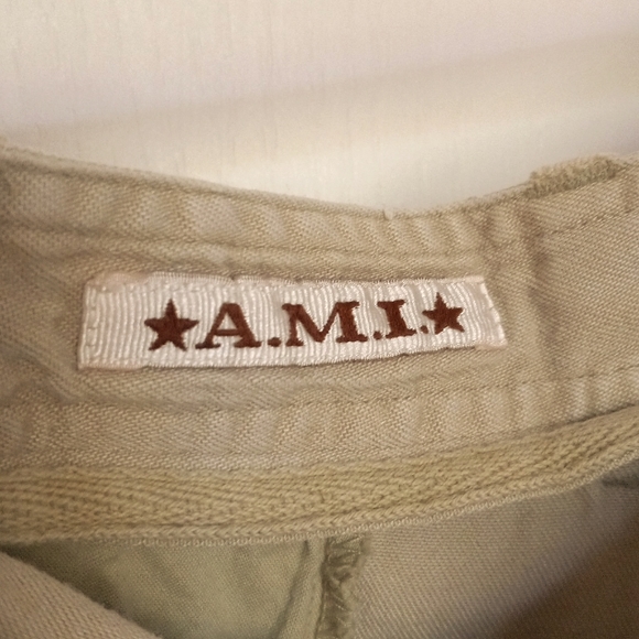AMI  beige shorts. Size 8. - Picture 4 of 5